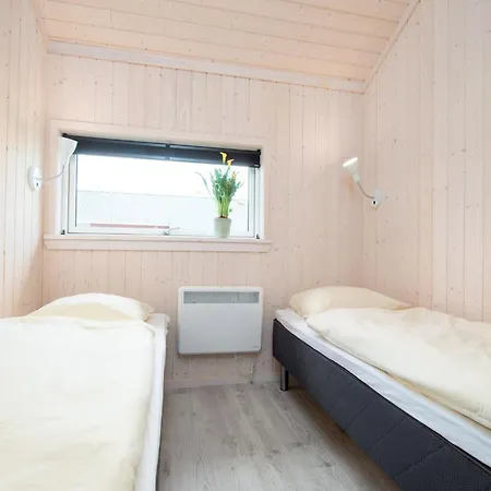 Strandhaus Mit Sportplatz *